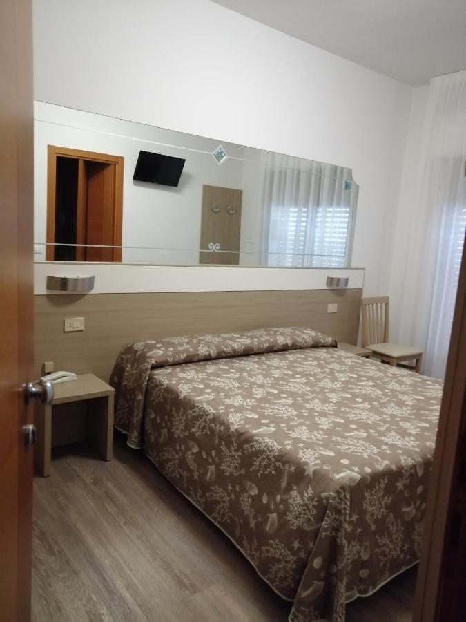 Hotel Columbia & Ninfea リド・ディ・イエゾロ エクステリア 写真